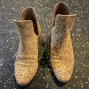 Coconuts by Matisse leopard booties size 7